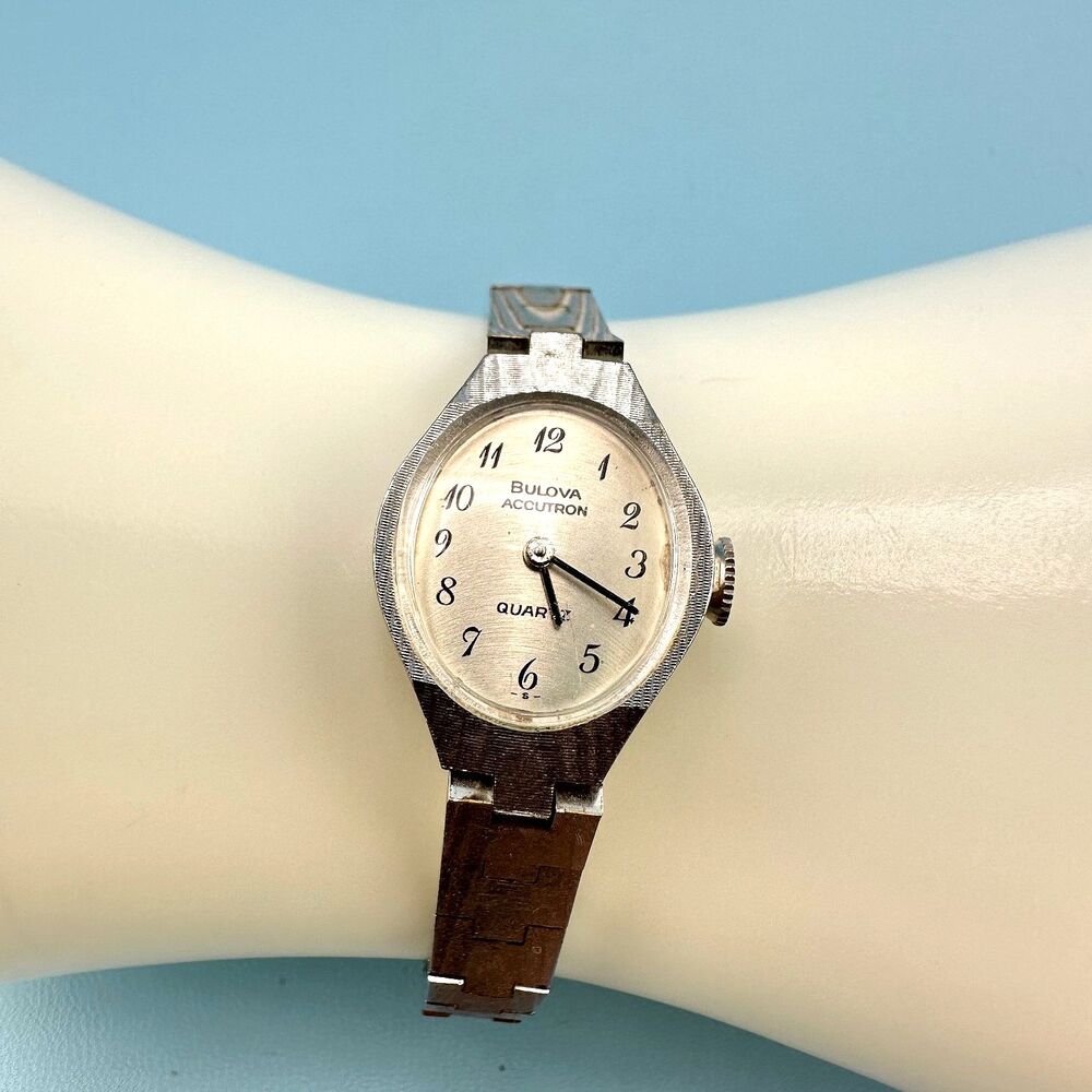 Vintage Ladies Watch Bulova Accutron Quartz Silver Tone White Face Tested Works
